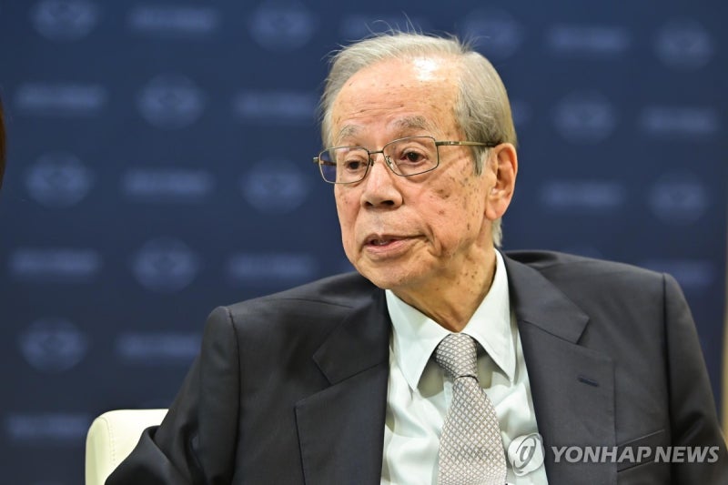 '아시아 외교 중시' <b>후쿠다 야스오</b> 전 日총리 <b>별세</b>…향년 90세