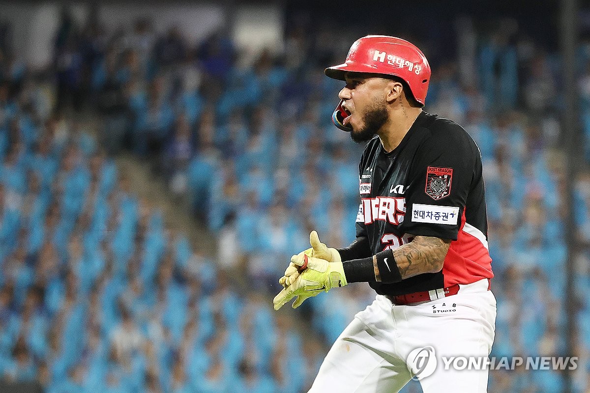 <b>카스트로</b>·한준수 '쾅쾅'…<b>KIA</b>, 삼성 꺾고 PO 기선 제압