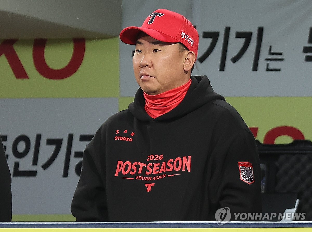 <b>이범호</b> KIA <b>감독</b> "급박했던 5회, 실수 피하려 신중히 불펜 운용"