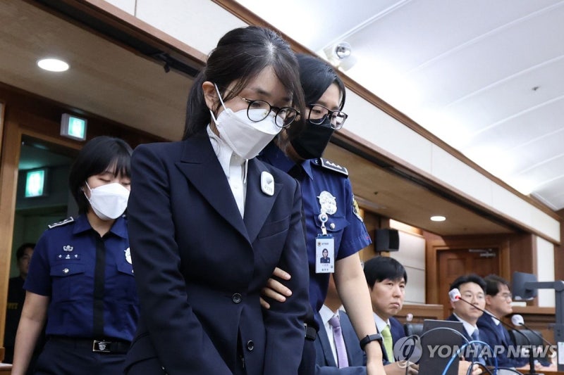 31일 <b>구속</b> 만료 <b>김건희</b>…대법, 오늘 <b>추가 구속</b>영장 <b>심문</b>