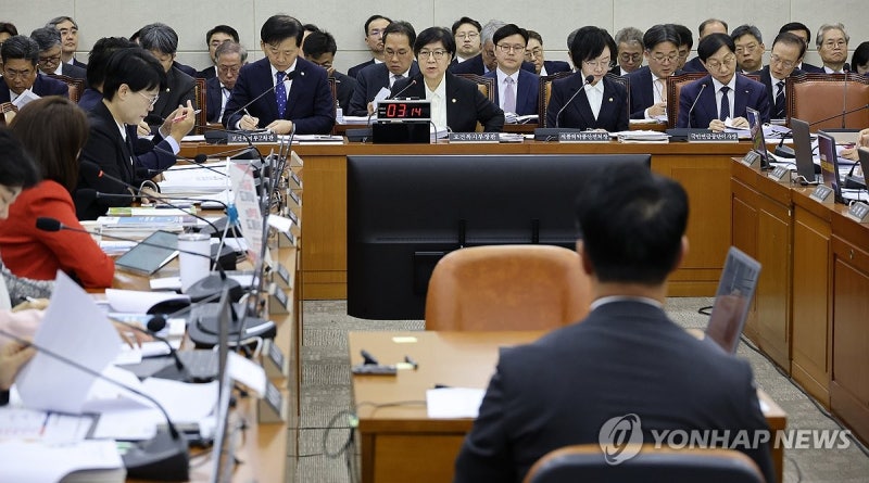 압색 받은 소아응급 교수 7명 사직 의사…정은경 "경찰과 협의"(종합)