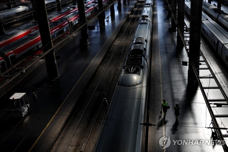 '<b>스페인 열차 충돌</b>' 한국인 탑승자 6명 경상…"추가 피해 파악중"