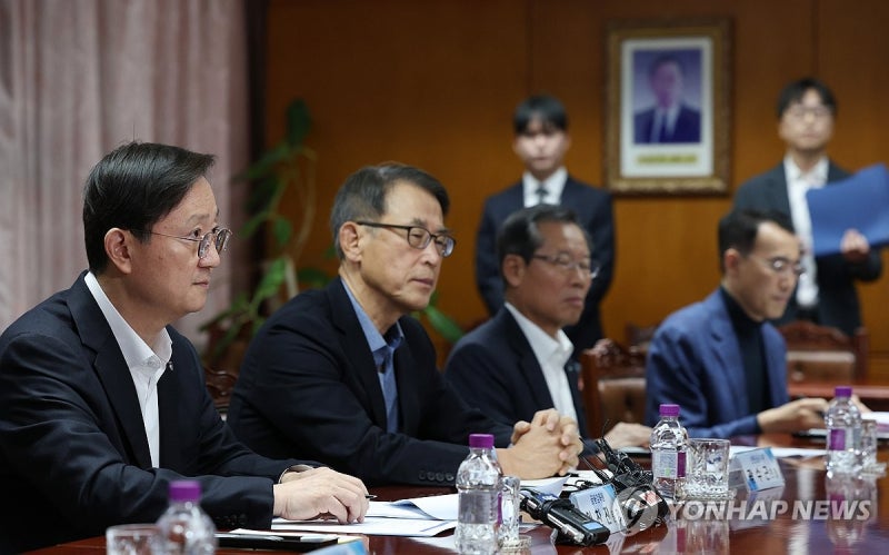 <b>이찬진</b>, 금융지주 이사회에 "자회사 CEO 승계절차 투명해야"