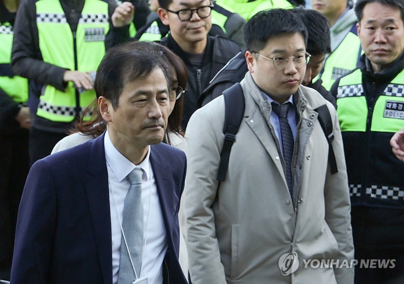 <b>선관위특검</b>, 올림픽공원 핸드볼경기장 진입…<b>투표지</b> 공개<b>검증</b> 착수