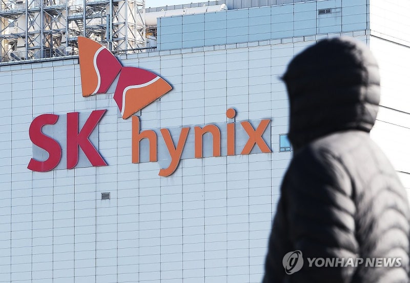 <b>SK하이닉스</b> 3분기 <b>영업</b>익 역대 최대 <b>83조</b>…매출 100조 첫 돌파(종합)