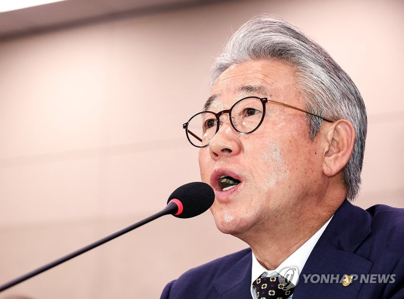 경찰, <b>강호동 농협</b>중앙<b>회장 3차 조사</b>…뇌물 혐의 저울질