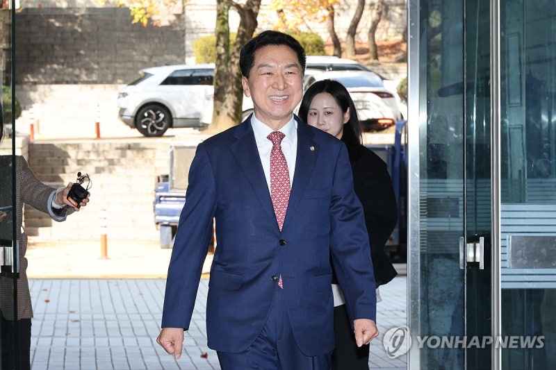 '김건희에 명품 선물' <b>김기현</b> 의원 <b>무죄</b>…배우자는 벌금형