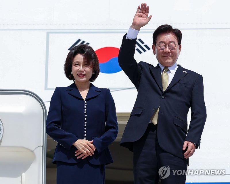 李대통령, 野 '<b>순방</b>' 비판에 "<b>링거</b> 맞고 코피…그결과 성과차이"