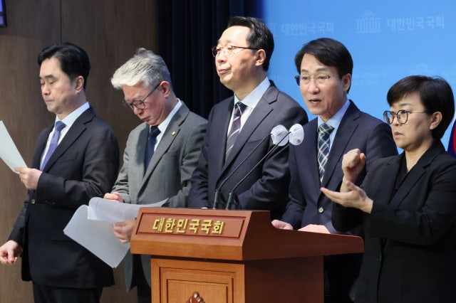 이원욱 "<b>이재명</b> 호전되면 '최후통첩' 한다…마냥 미룰 수 없어"