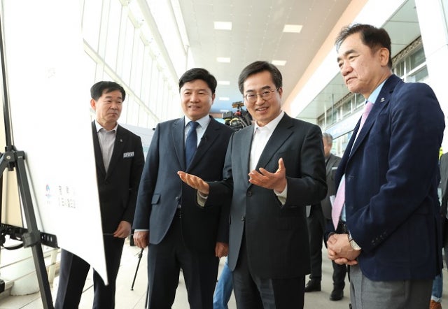 김동연, "GTX-A·C노선 <b>평택</b> 지제역 <b>연장</b> 최대한 지원"