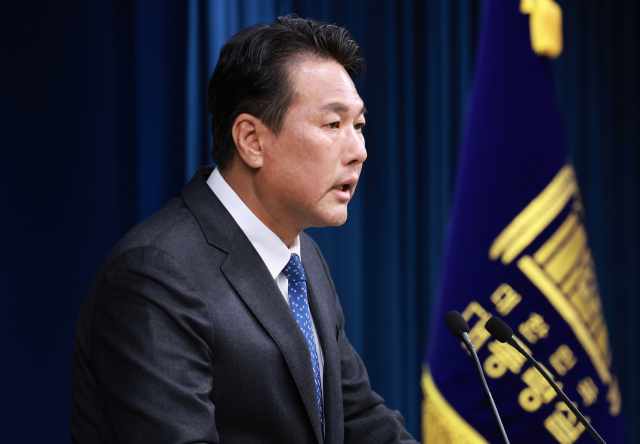 ▲Kim Tae-hyo, First Deputy Director of the National Security Office, is briefing on the hosting of the Korea-Japan-China summit, Korea-UAE summit, and Korea-Africa summit on the 23rd at the Presidential Office in Yongsan, Seoul. ⓒYonhap News
