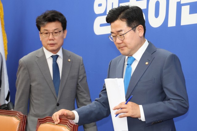 <b>박찬대</b> "尹, <b>특검법</b> 거부한다면 파국·몰락의 길 놓일 것"