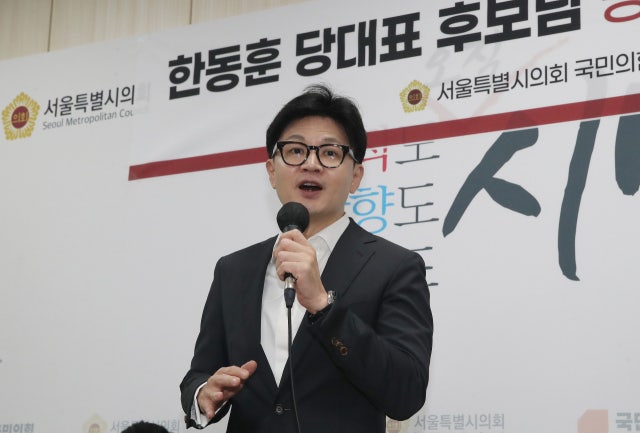 '패스트트랙 공소취하 청탁' 폭로 역풍에… <b>한동훈</b>, 결국 '전략적 <b>사과</b>'?
