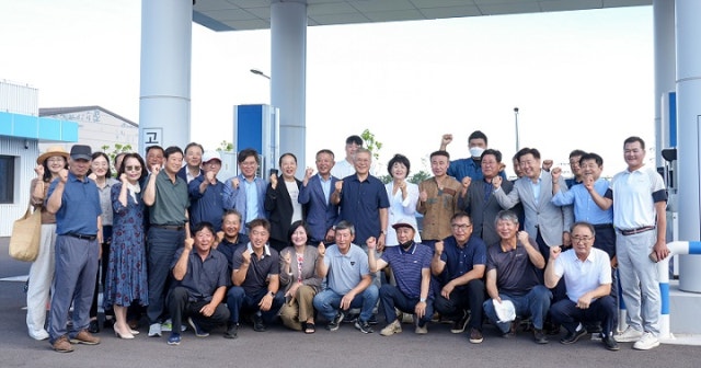 <b>문재인</b> 전 <b>대통령</b>, 제주 <b>그린수소</b> 생산 현장 방문