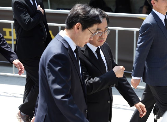 '<b>김경수 복권</b>' <b>진실공방</b>…이재명 측 "복권 요청했다" vs 與 "그런 적 없다"