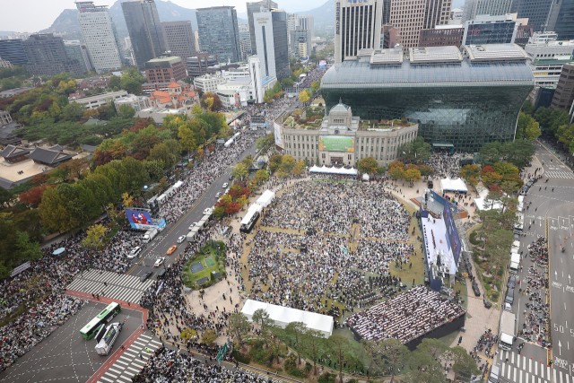 [단독] <b>인권위</b>, 퀴어축제 <b>대관</b> 막은 서울시 산하기관에 "시정하라"