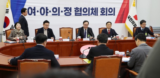 <b>의협</b> 비대위 "한동훈 참석도 안 하는 '<b>알리바이용</b>' <b>협의체</b>…의사단체들...