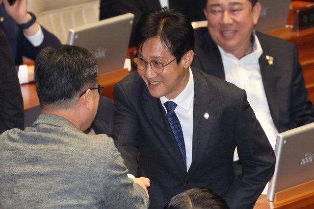 '뇌물 수수' 혐의 <b>신영대 체포동의안</b> 부결