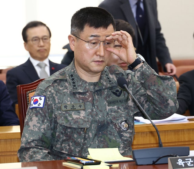 尹대통령, <b>계엄사령관</b> 박안수 총장 <b>사의</b> 반려