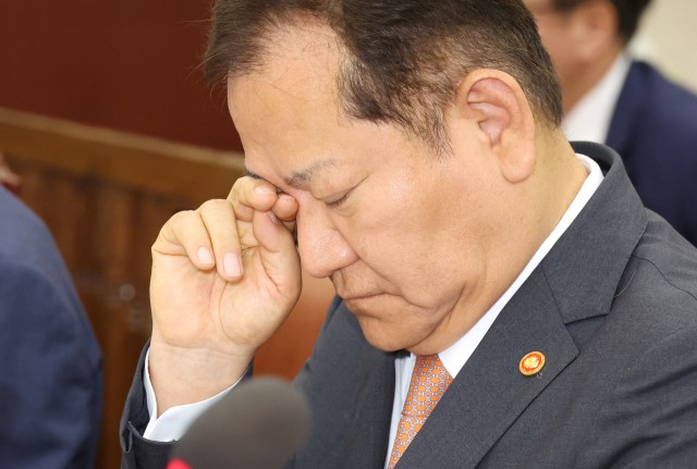 "尹 직무배제"된다더니…<b>이상민 장관</b> 사의 수용하며 권한 수행 중