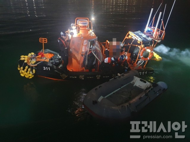 인천해경, <b>고무보트</b>로 <b>밀입국</b> 시도 중국인 2명 <b>체포</b>
