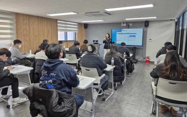 "<b>취업</b> 포기 2030세대에 재도전 기회"…<b>익산시</b> '<b>청년</b> 패자부활' 돕는다