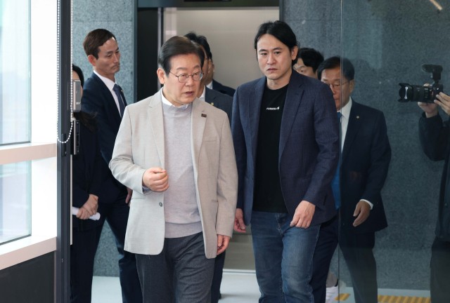 <b>민주당</b> 경선 3자 구도로…'어대명 <b>경선룰</b>' 확정에 김두관 이탈