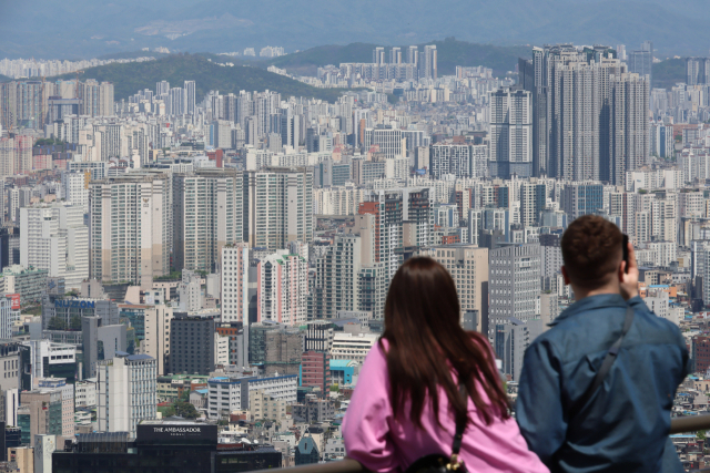 ▲4월 23일 남산에서 바라본 서울 시내 아파트 단지.ⓒ연합뉴스