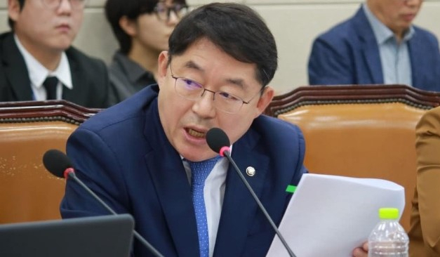 ▲판사 출신의 더불어민주당 박희승 의원이 2일 "도무지 이해할 수 없는 일투성이"라며 이재명 대선후보의 공직선거법 위반 사건과 관련한 대법원의 파기환송 결정에 강한 의혹을 제기했다.ⓒ박희승 의원실