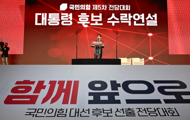 ▲국민의힘 대선 후보로 선출된 김문수 후보가 3일 경기 고양시 킨텍스에서 열린 국민의힘 전당대회에서 수락 연설을 하고 있다.ⓒ연합뉴스