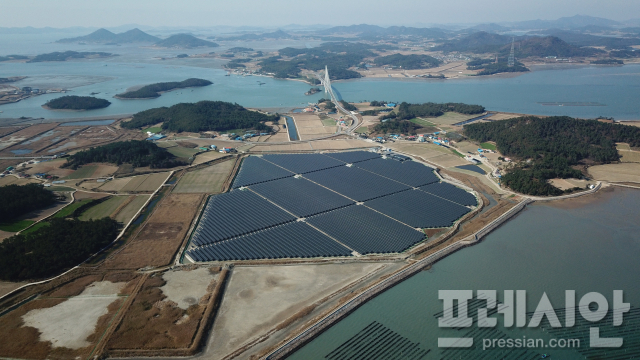 ▲신안 자라도에 조성된 태양광 발전시설ⓒ신안군