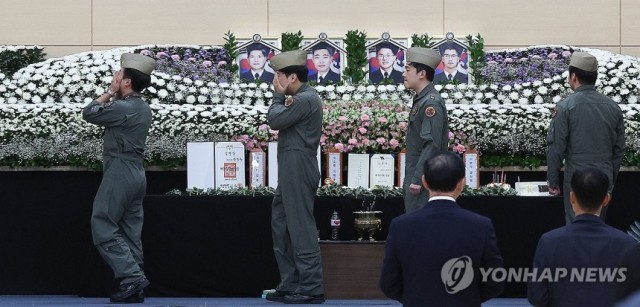 <b>해상초계기 순직 장병</b> 4인 영결식 엄수…“그대들을 영원히 기억할 것”