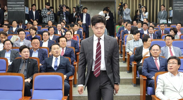국민의힘, '<b>김용태 거취</b>' 두고 갑론을박…"연장" vs "사퇴"