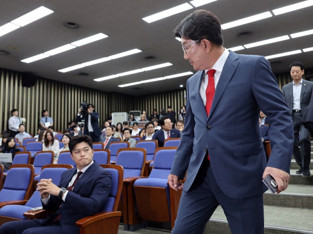 국민의힘, '<b>김용태</b> 쇄신안' 두고 옥신각신…의원총회 또 격론