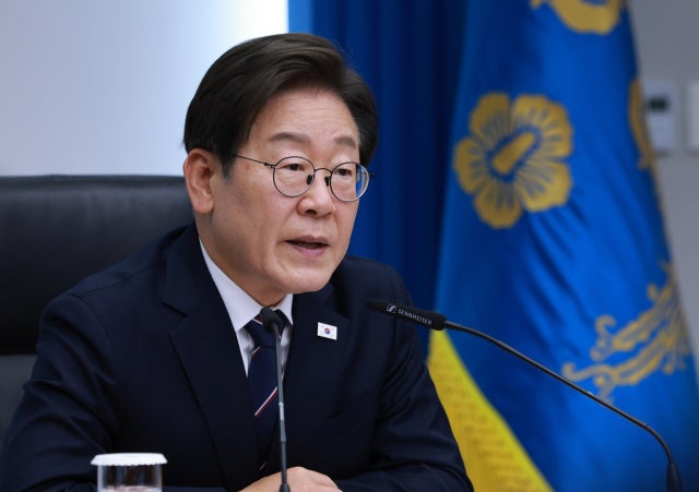 李대통령 "<b>중동 상황</b> 매우 <b>위급</b>…필요하면 추경 강구"