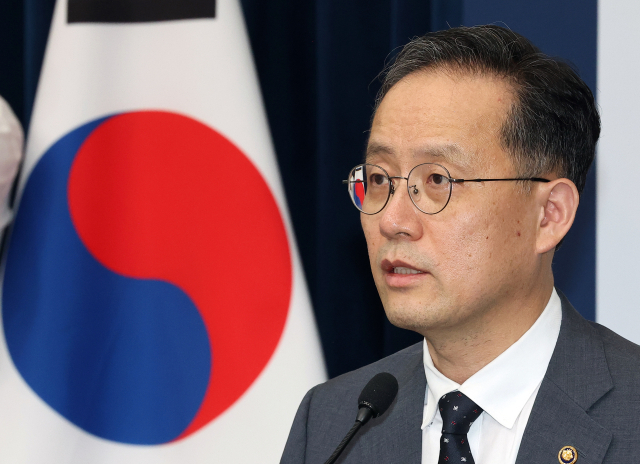 ▲이형일 기획재정부 1차관이 지난 29일 정부세종청사 민원동 브리핑실에서 2025 세제 개편안 상세 브리핑을 하고 있다. ⓒ연합뉴스