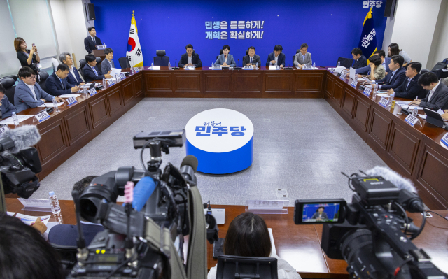 ▲더불어민주당 3대 특검 종합 대응특위가 지난 8일 전체회의를 열고 있다. ⓒ연합뉴스