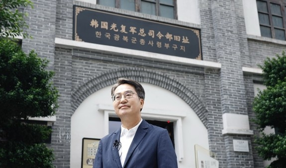 ▲ 충칭 한국광복군 총사령부 찾은 김동연 경기지사. ⓒ경기도
