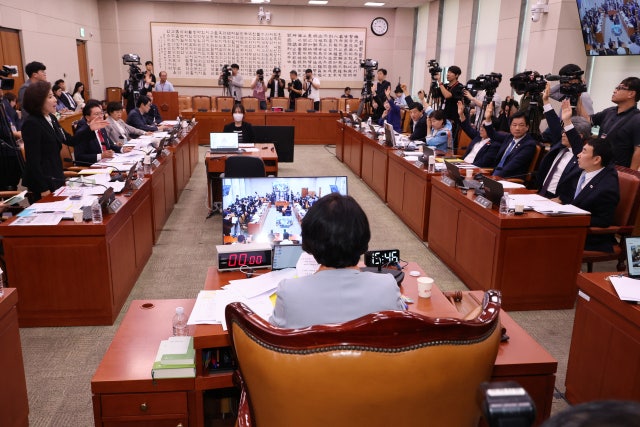 친명 김영진 "조희대 청문회 부적절…당정 <b>지지율</b> 최저 나와"