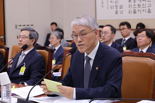 ▲천대엽 법원행정처장이 13일 서울 여의도 국회에서 열린 대법원 등에 대한 법제사법위원회 국정감사에서 의원 질의에 답변하고 있다. ⓒ연합뉴스