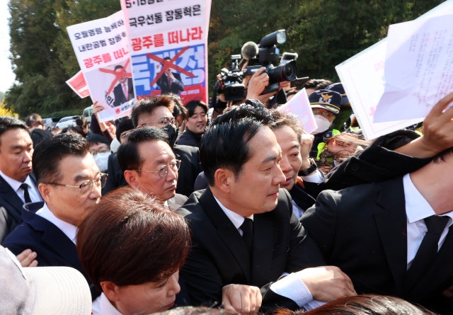 '尹어게인' <b>장동혁 5.18</b> 묘역 <b>참배</b> 불발…황교안과 판박이