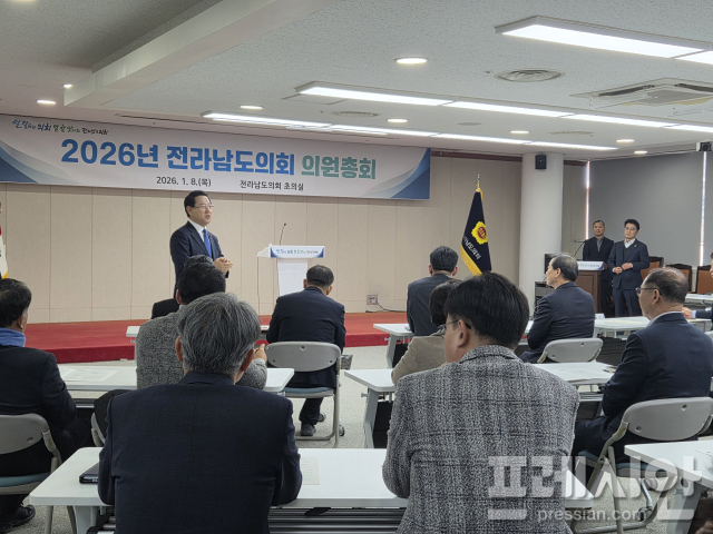 ▲광주전남 행정통합 관련 전남도의원들을 대상으로 설명회를 진행하는 김영록 전남도지사2026.01.08ⓒ프레시안(박아론)