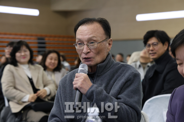 ▲이해찬 전 국무총리가 지난 25알 별세하자 충청지역에서는 이를 애도하는 목소리가 쇄도하고 있다.이 전 총리가 지난 10일 조상호 전 세종시 부시장의 출판기념회에서 축사를 하던 모습.ⓒ프레시안(김규철)