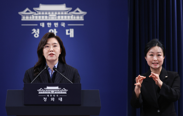 ▲강유정 대변인이 2일 청와대 춘추관에서 재정경제부 제2차관, 우주항공청 청장, 국가물관리위원회 위원장, 아시아문화중심도시조성위원회 위원장 인사 관련 브리핑을 하고 있다. ⓒ연합뉴스