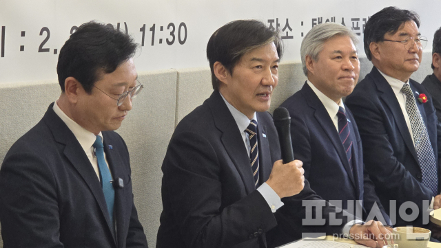 ▲22일 조국 조국혁신당 대표가 '명창환 입당 환영 기자회견'에서 발언하고 있다.2026.2.22.    </div>

    <div class=