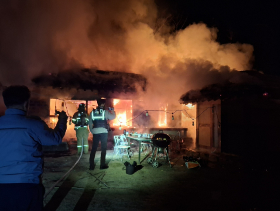 ▲경주시 강동면 양동마을 화재 현장ⓒ경주소방서 제공