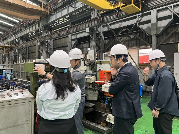 ▲ (사진)은 지난해 포미아가 실시한 DX 기업 진단 모습.    </div>

    <div class=