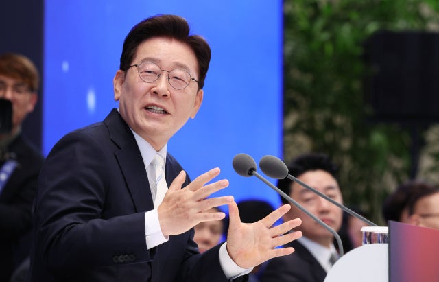李대통령의 지방선거 평가 "최소한 성공은 아냐…야당과 여당 달라야"