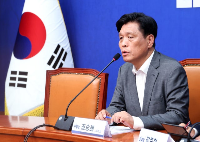 與 지도부 "이번 선거가 당대표 사퇴할 수준의 참패인가?"