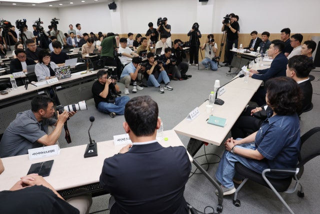 [속보] '올공 시위대' 경찰과 대치…장동혁 "지금 바로 올공으로 간다. 자유민주주의 지키자"